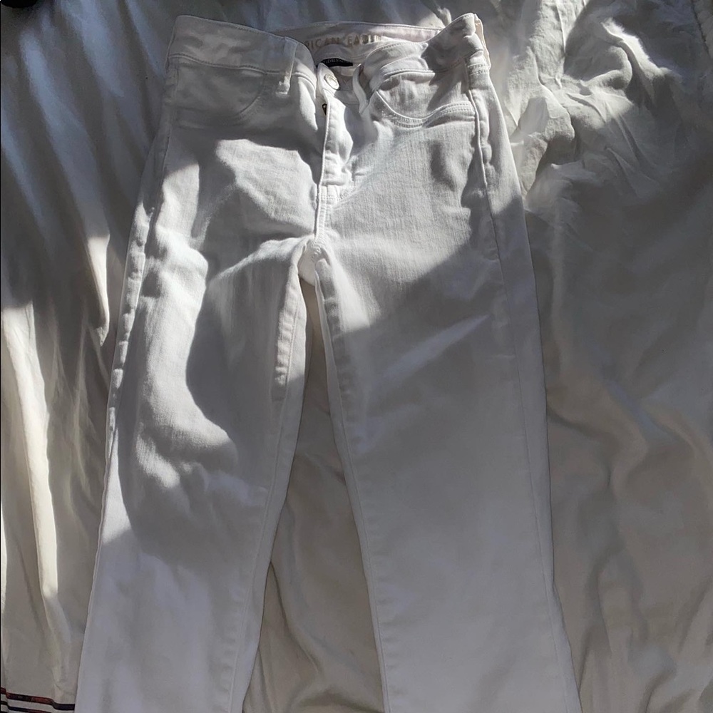 AMERICAN EAGLE WHITE JEANS